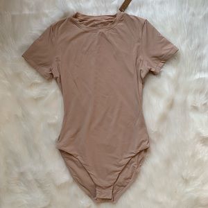 🤎SKIMS Fits Everybody Tshirt Bodysuit S (BS-TSH-0752)